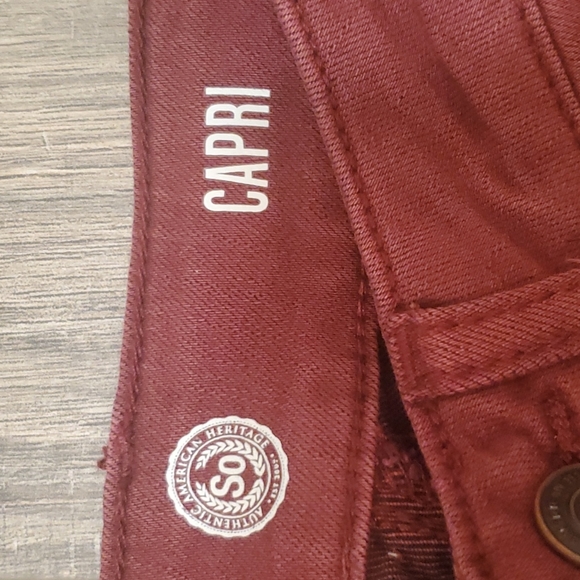 So brand Juniors maroon capris - Picture 4 of 6